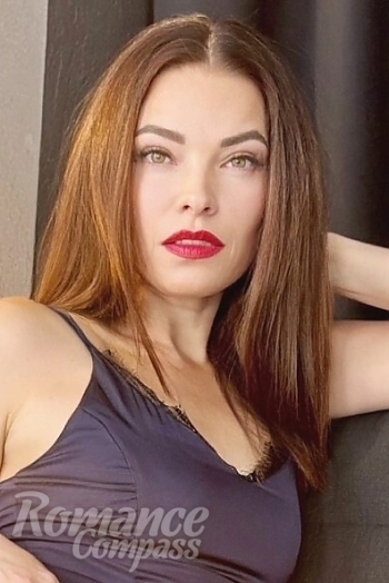 Ukrainian mail order bride Svetlana from Kremenchug with light brown hair and green eye color - image 1