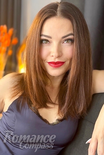Ukrainian mail order bride Svetlana from Kremenchug with light brown hair and green eye color - image 1