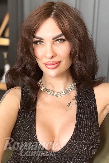Ukrainian mail order bride Karina from Kremenchug with brunette hair and brown eye color - image 1