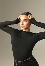Ukrainian mail order bride Karyna from Kyiv with light brown hair and green eye color - image 7