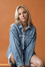 Ukrainian mail order bride Svetlana from Rome with blonde hair and brown eye color - image 5