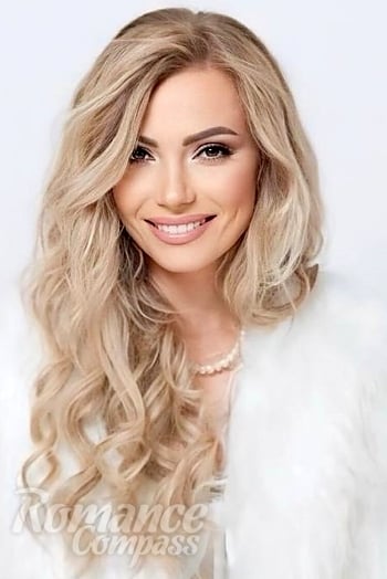 Ukrainian mail order bride Yana from Dubai with blonde hair and brown eye color - image 1