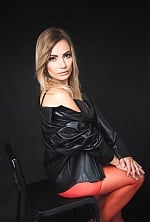 Ukrainian mail order bride Yana from Dubai with blonde hair and brown eye color - image 2