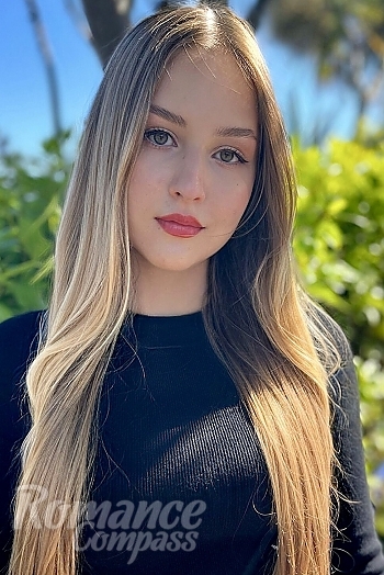 Ukrainian mail order bride Kateryna from Kyiv with light brown hair and brown eye color - image 1