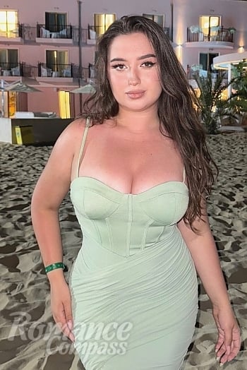 Ukrainian mail order bride Nataliya from Lviv with auburn hair and brown eye color - image 1