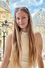 Ukrainian mail order bride Anastasia from Kyiv with auburn hair and green eye color - image 2