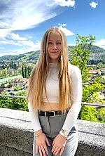 Ukrainian mail order bride Anastasia from Kyiv with auburn hair and green eye color - image 5