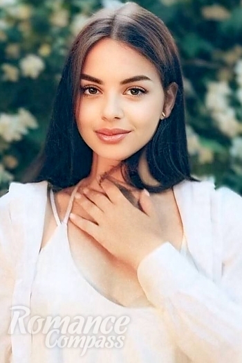 Ukrainian mail order bride Olena from Kyiv with brunette hair and green eye color - image 1