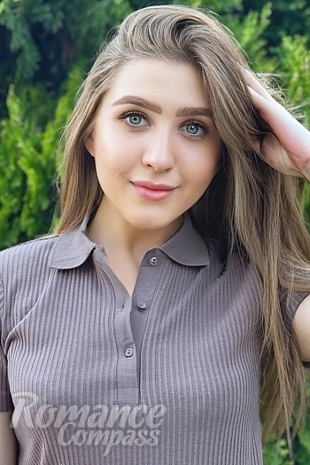 Ukrainian mail order bride Tetiana from Kyiv with light brown hair and green eye color - image 1