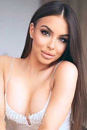 Ukrainian mail order bride Karyna from Kremenchug with brunette hair and brown eye color - image 1
