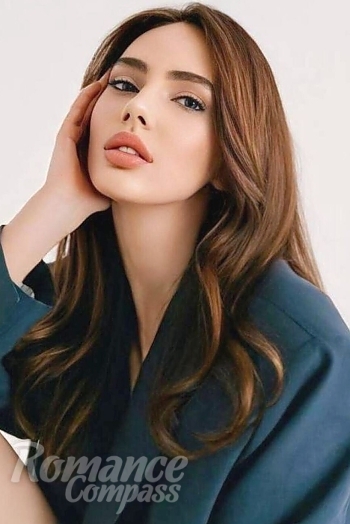 Ukrainian mail order bride Daniela from Vienna with brunette hair and green eye color - image 1