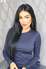 Ukrainian mail order bride Olena from Toronto with black hair and green eye color - image 4