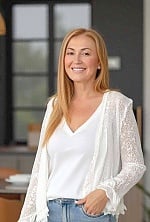 Ukrainian mail order bride Elena from New Orleans with light brown hair and brown eye color - image 3