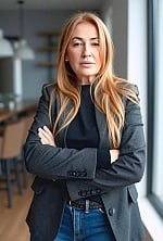 Ukrainian mail order bride Elena from New Orleans with light brown hair and brown eye color - image 7