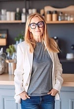 Ukrainian mail order bride Elena from New Orleans with light brown hair and brown eye color - image 12