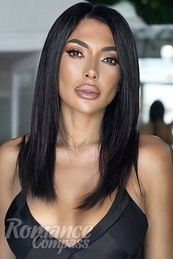 Ukrainian mail order bride Valeriya from Kyiv with brunette hair and brown eye color - image 1