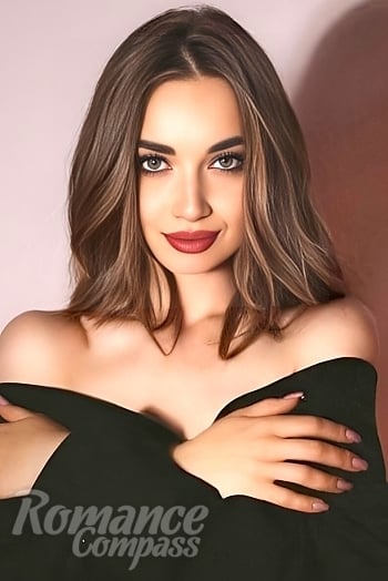 Ukrainian mail order bride Yulia from Los Angeles with light brown hair and blue eye color - image 1