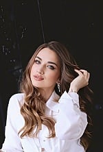 Ukrainian mail order bride Yulia from Los Angeles with light brown hair and blue eye color - image 7