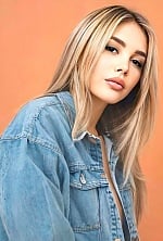 Ukrainian mail order bride Natalia from Kropyvnytskyi with light brown hair and brown eye color - image 5