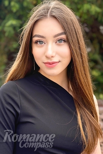 Ukrainian mail order bride Zhanna from Cherkasy with light brown hair and green eye color - image 1