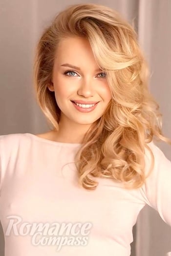 Ukrainian mail order bride Tetiana from Vinnytsia with blonde hair and grey eye color - image 1