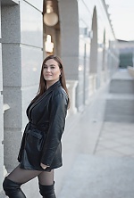 Ukrainian mail order bride Alina from Los Angeles with light brown hair and grey eye color - image 2