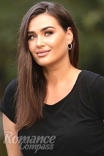 Ukrainian mail order bride Alina from Los Angeles with light brown hair and grey eye color - image 1