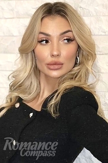 Ukrainian mail order bride Maryna from Ottawa with light brown hair and brown eye color - image 1