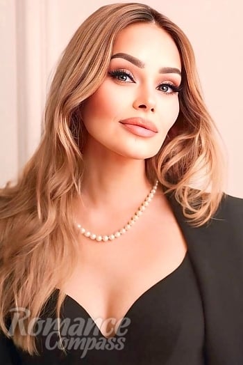 Ukrainian mail order bride Hanna from Kyiv with light brown hair and green eye color - image 1