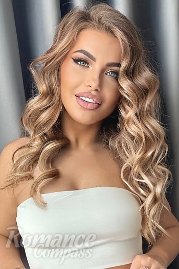 Ukrainian mail order bride Valeriia from Berlin with light brown hair and green eye color - image 1