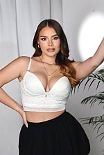 Ukrainian mail order bride Isabela from Bogotá with light brown hair and brown eye color - image 7
