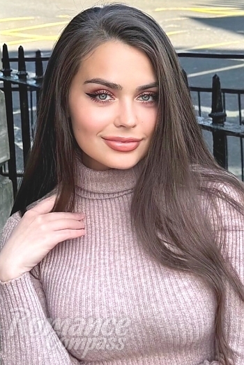 Ukrainian mail order bride Valeria from Odesa with light brown hair and green eye color - image 1