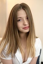 Ukrainian mail order bride Yana from Prague with blonde hair and blue eye color - image 2