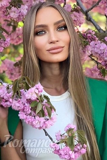Ukrainian mail order bride Anastasia from Kyiv with light brown hair and blue eye color - image 1