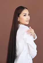 Ukrainian mail order bride Aliya from Baikonur with black hair and brown eye color - image 2