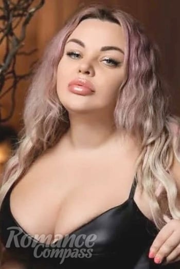 Ukrainian mail order bride Tatyana from Kyiv with blonde hair and green eye color - image 1