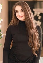 Ukrainian mail order bride Daria from Kyiv with light brown hair and green eye color - image 9