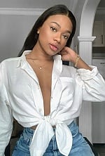 Ukrainian mail order bride Rizqa from Bali with auburn hair and brown eye color - image 10