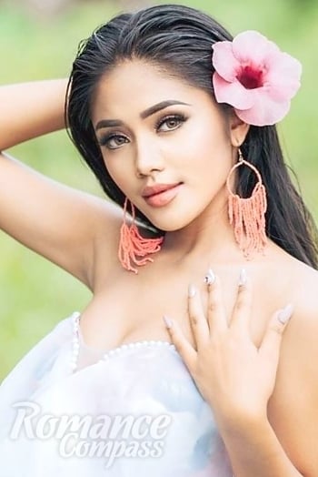 Ukrainian mail order bride Wilshe from Puerto Princesa City with auburn hair and brown eye color - image 1
