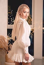 Ukrainian mail order bride Alina from London with blonde hair and green eye color - image 5