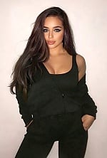 Ukrainian mail order bride Arina from Kyiv with brunette hair and blue eye color - image 3