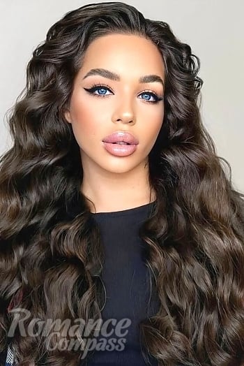 Ukrainian mail order bride Arina from Kyiv with brunette hair and blue eye color - image 1