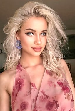 Yuliia, 23 y.o. from London, England