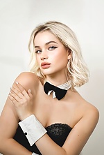 Ukrainian mail order bride Yuliia from London with blonde hair and green eye color - image 8