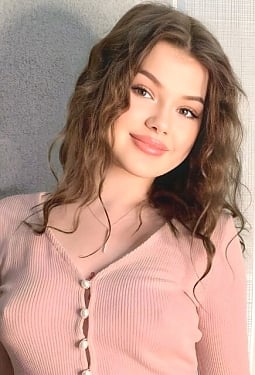 Alyona, 18 y.o. from Kyiv, Ukraine