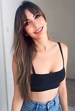Ukrainian mail order bride Lais from Brasília with light brown hair and black eye color - image 3