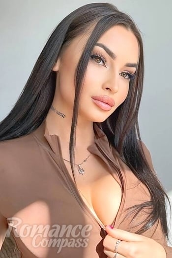 Ukrainian mail order bride Simona from Vilnius with brunette hair and brown eye color - image 1