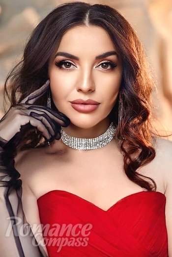 Ukrainian mail order bride Lilia from Kyiv with brunette hair and brown eye color - image 1