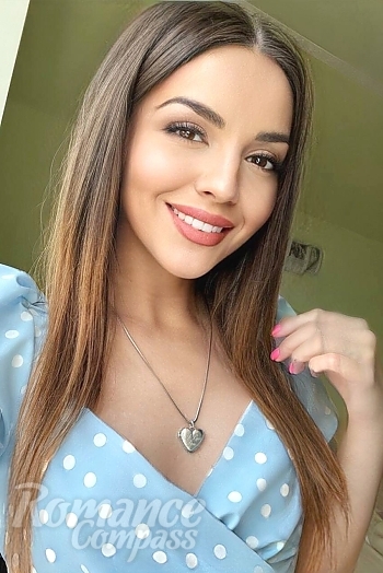 Ukrainian mail order bride Lilia from Kyiv with brunette hair and brown eye color - image 1