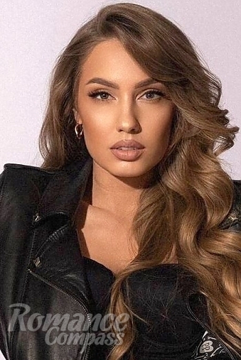 Ukrainian mail order bride Anna from Kyiv with light brown hair and brown eye color - image 1